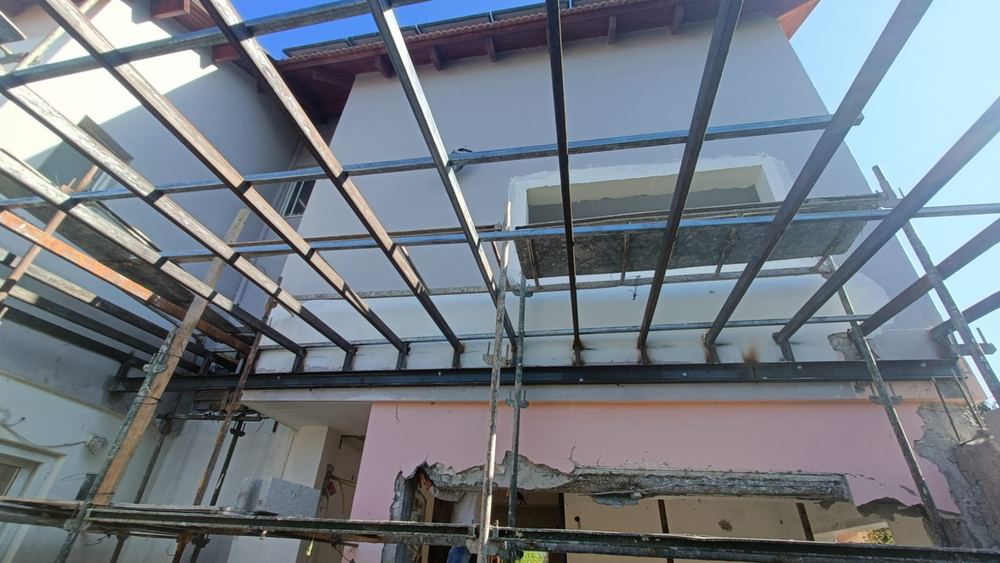 עבודות הרחבה עם קונסטרוקציית פלדה בשלב הביצוע